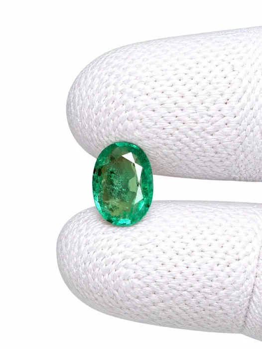 1 pcs Green Emerald - 3.34 ct - International Gemological Institute (IGI) - CLEAN EMERALD