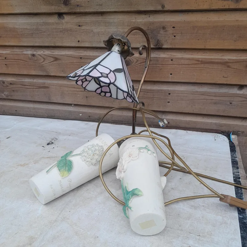 Leaded glass table lamp and 2 x resin vases