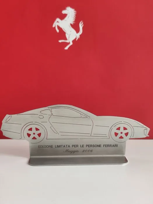 Sculpture, Trophée Ferrari 599 GTB Fiorano Edition Limitée pour le personnel Ferrari - 17 cm - Aluminium - 2006
