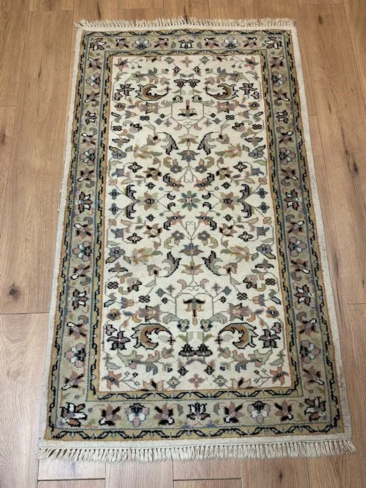 Hand-knotted Oriental rug in Nain-style with an elegant floral design. - Carpet - 160 cm - 53 cm
