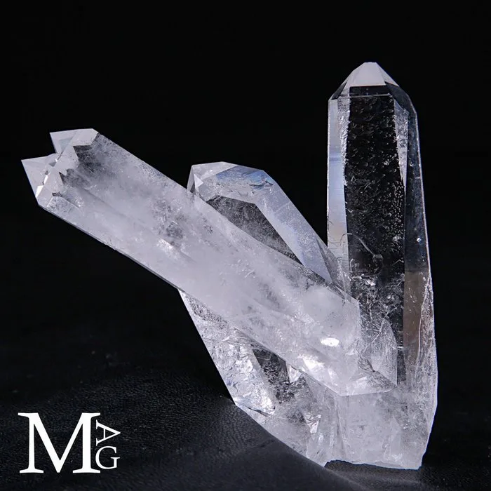 Special Quartz Crystal Cluster from Corona Mine - Colombia Elegant Formation of Prismatic Quartz Crystals with High Transparency - Height: 94 mm - Width: 75 mm- 103 g - (1)