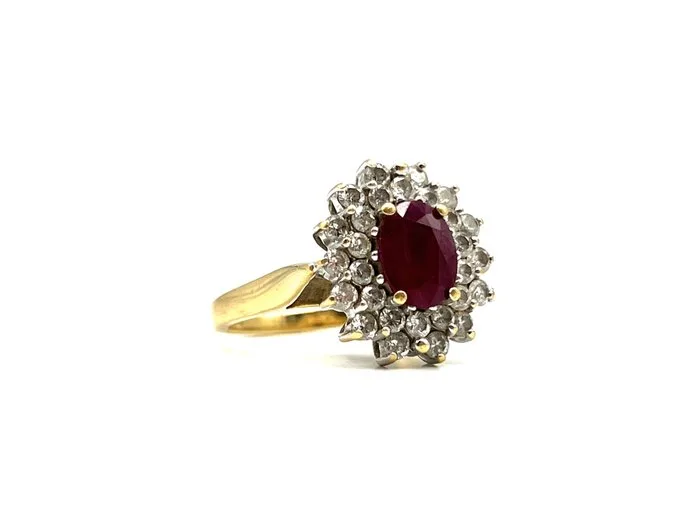 Ring - 18 kt. Yellow gold - 1.00ct. tw. Ruby - Diamond