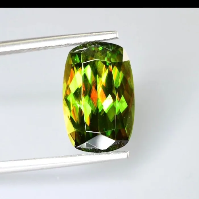 1 pcs Yellow, Green Sphene - 5.34 ct - Gemological Institute of America (GIA) - Fire shpene from skardu