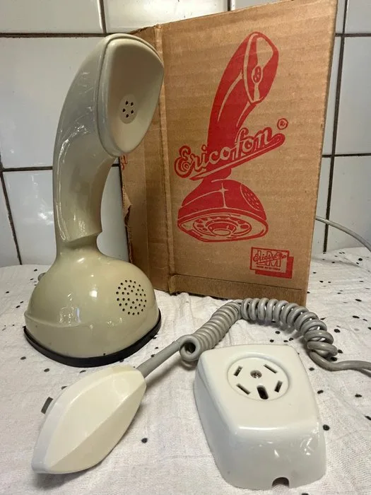 Ericsson, Cobra Ericofon - Hugo Blomberg, Ralph Lysell, Hans Gösta Thames - Analogue telephone - Plastic