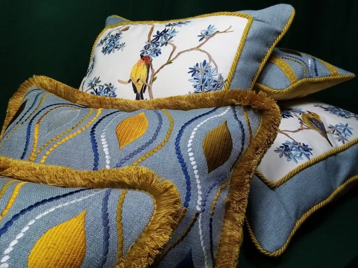 A five pillow set with "Primavera" fabric by Manufatti Toscani, filling included - Cushion
