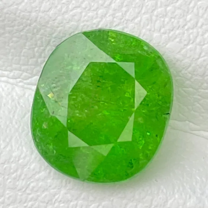 Tsavorite - 3.79 ct - International Colored Gemstone Association (ICA GemLab) - Vivid Green for Jewelry