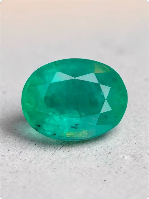 Green Emerald - 2.38 ct - International Colored Gemstone Association (ICA GemLab)