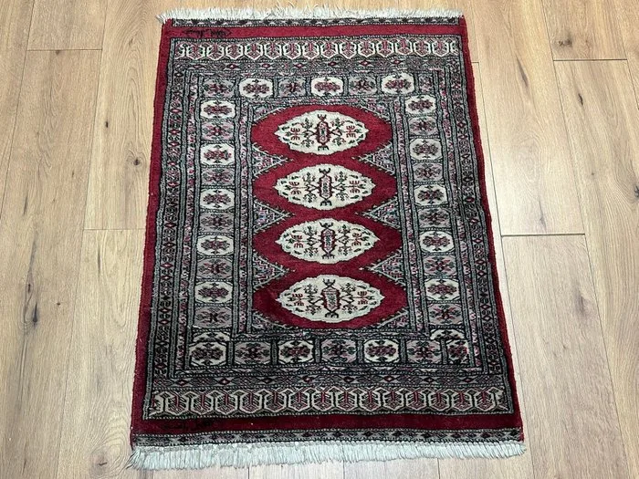 Signed Bukhara rug – hand-knotted Oriental rug with master signature - Rug - 110 cm - 80 cm