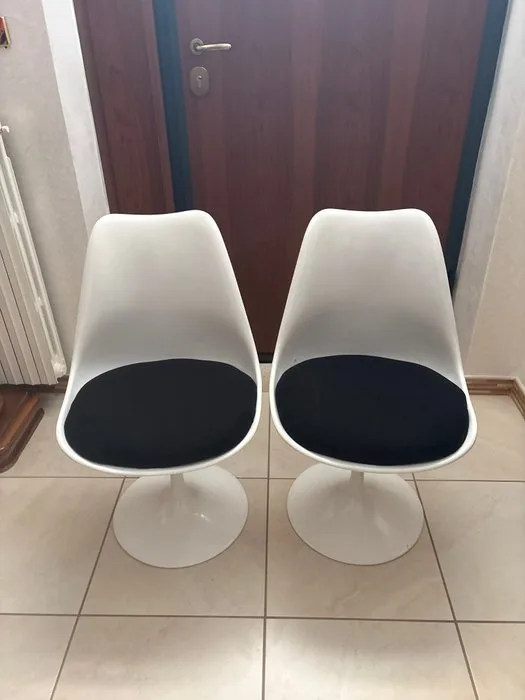 Knoll - Eero Saarinen - Chair (2) - Tulip Chair - Fibreglass, Textile, Metal - Set of 2 swivel chairs