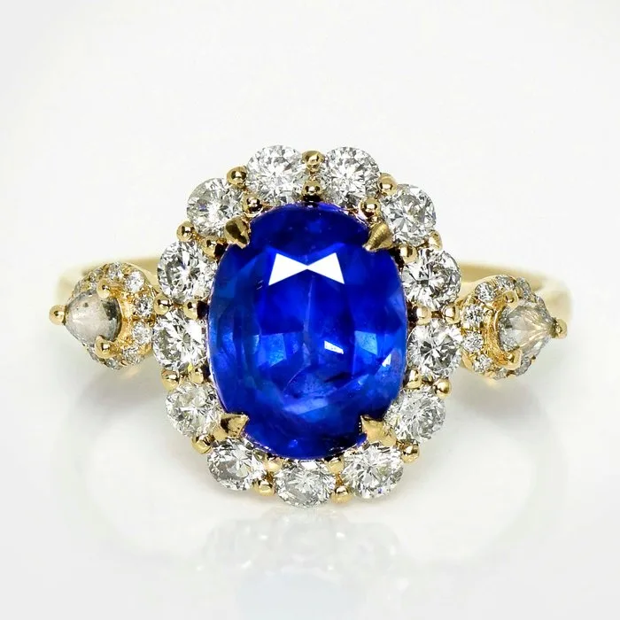 Ring - 14 kt. Yellow gold, IGI 3.42 ct Deep Blue - 4.29ct. tw. Sapphire - Diamond