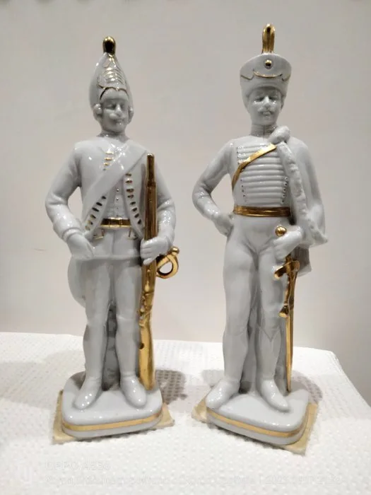 Capodimonte - Figure - coppia di antiche porcellane, Reale Fabbrica di porcellane Capodimonte, prima metà dell' 800 (2) - Porcelain