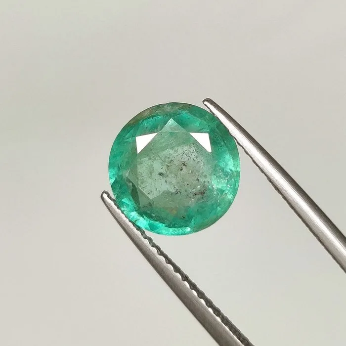 1 pcs Green Emerald - 3.15 ct - International Gemological Institute (IGI) - Good Luster !