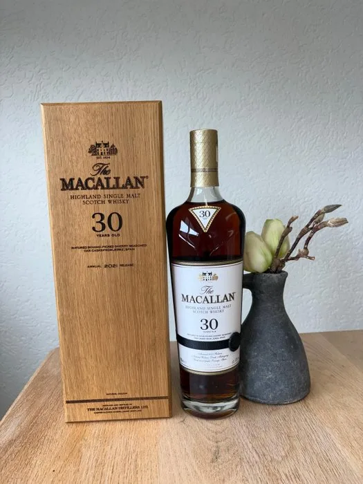 Macallan 30 years old Sherry Seasoned Oak Casks - b. 2021 - 70cl