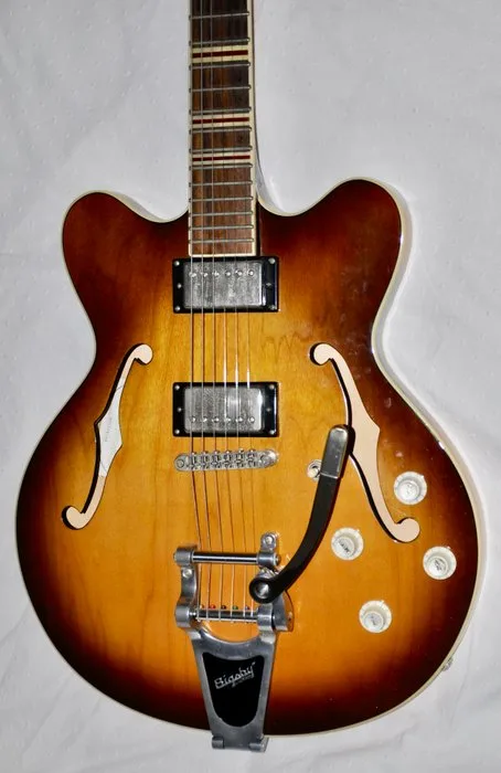 Höfner, Brigsby - Höfner Verithin Standard with Original BIGSBY - Electric guitar - Germany - 2010