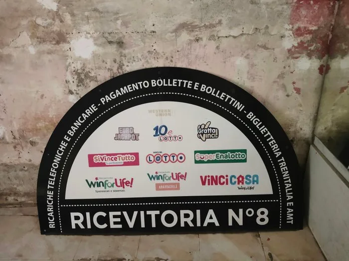 It’s an original sign from a 1980s betting shop that used to be in Genoa. - Advertising sign - Iron