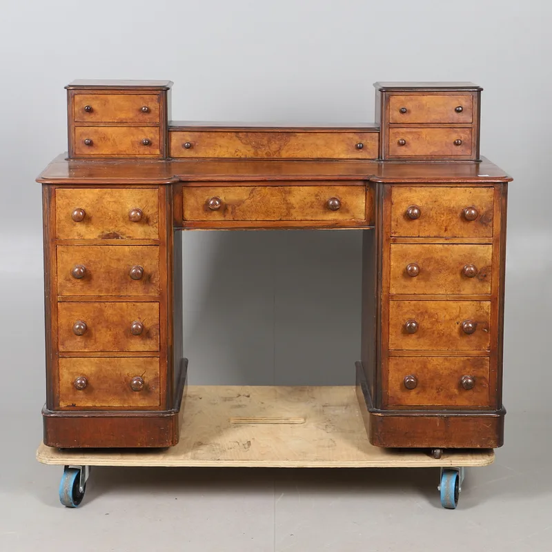A Victorian Walnut Kneehole Desk