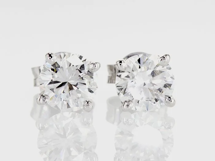 Earrings - 14 kt. White gold - 2.00ct. tw. Diamond (Natural) - E00046