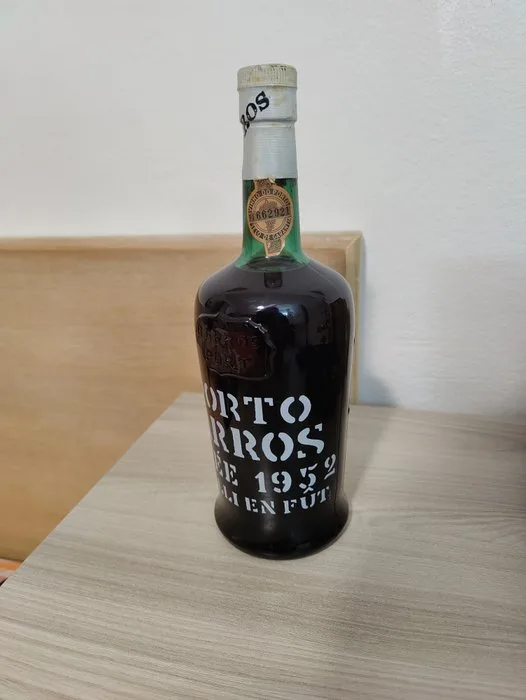 1952 Barros, Almeida & Ca. - Vintage Port - Bottled in 1973 - Porto - 1 Bottle (0.75L)