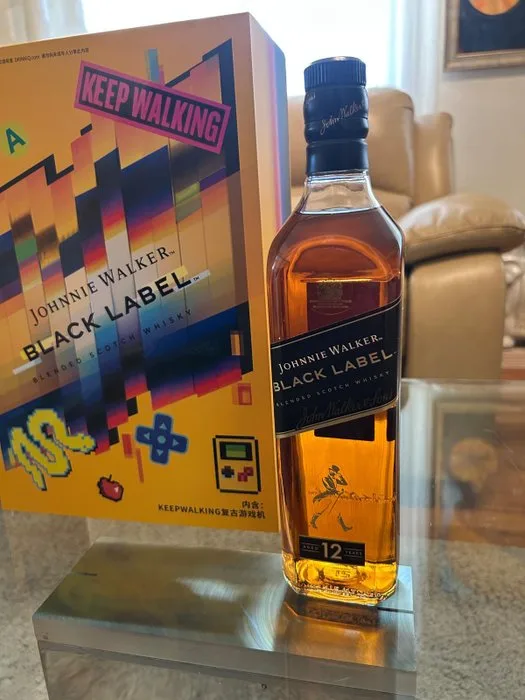 Johnnie Walker 12 years old Black Label - Game Box Set 2.0 China Exclusive - 70cl