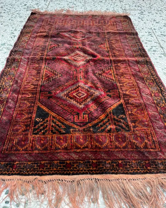 Carpet - 172 cm - 98 cm