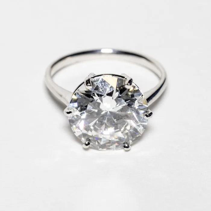 Engagement ring - 18 kt. White gold - 7.01ct. tw. Diamond (Lab-grown) - F VVS2 IDEAL