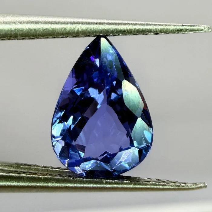 1 pcs Blue, Violet Tanzanite - 2.05 ct - International Gemological Institute (IGI) - Natural tanzanite