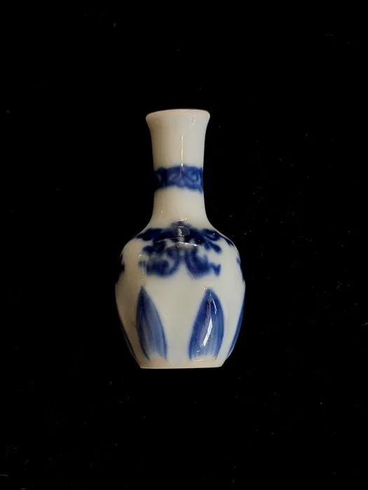 Dollhouse vase - Porcelain - China - Kangxi (1662-1722)