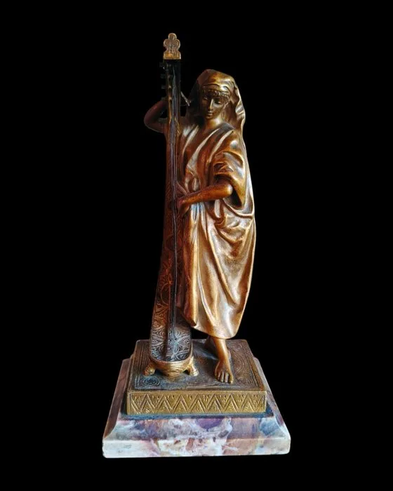 Louis Hottot (1834-1905) - Sculpture, Musicienne nubienne - 20.5 cm - Bronze
