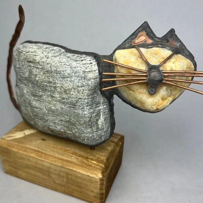 Jacek Drzymała ( XX- XXI) - Sculpture - Big CAT - hand made - 18 cm - Copper, Wood, Stone - 2026