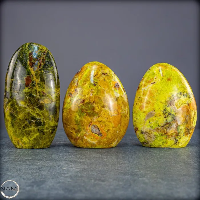 Majestic Green Opal Freeform Shapes Set – An extraordinary natural work of art in three unique sculptures.- 2184.22 g - (3)
