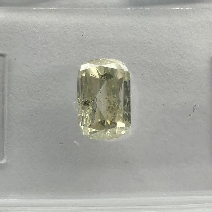1 pcs Diamond (Natural coloured) - 0.81 ct - Cushion - Fancy light Greenish Yellow - SI2 - International Gemological Institute (IGI)
