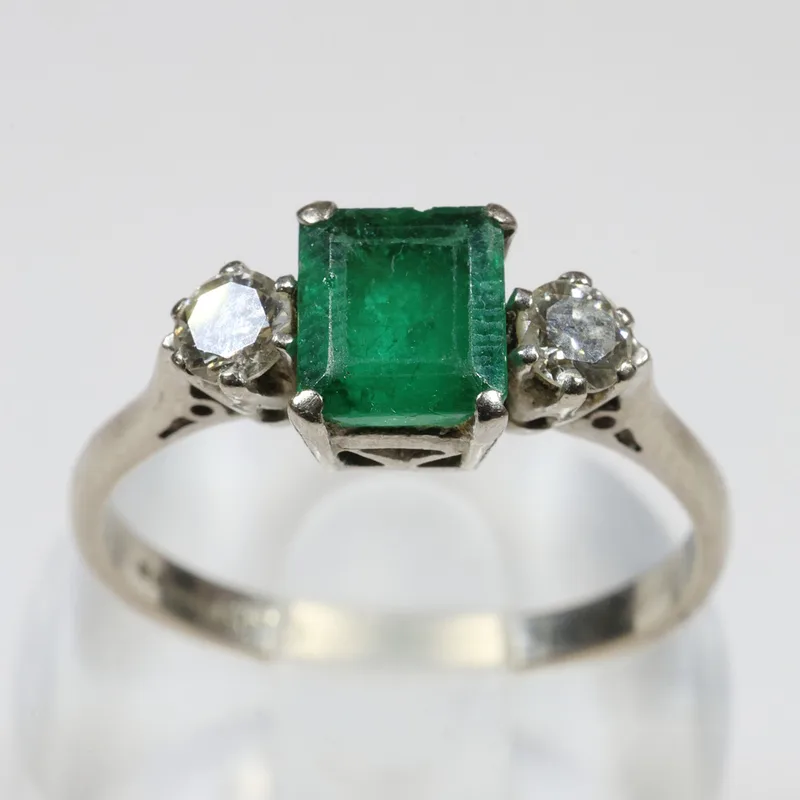 18CT White Gold Emerald and Diamond Ring, 4.22 Grams