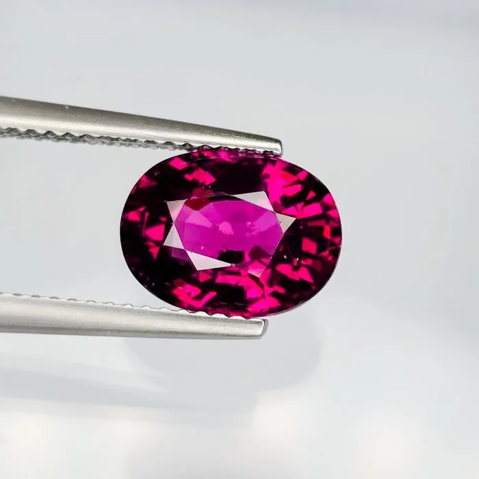 Rhodolite - 3.92 ct - Gemological Science International (GSI)