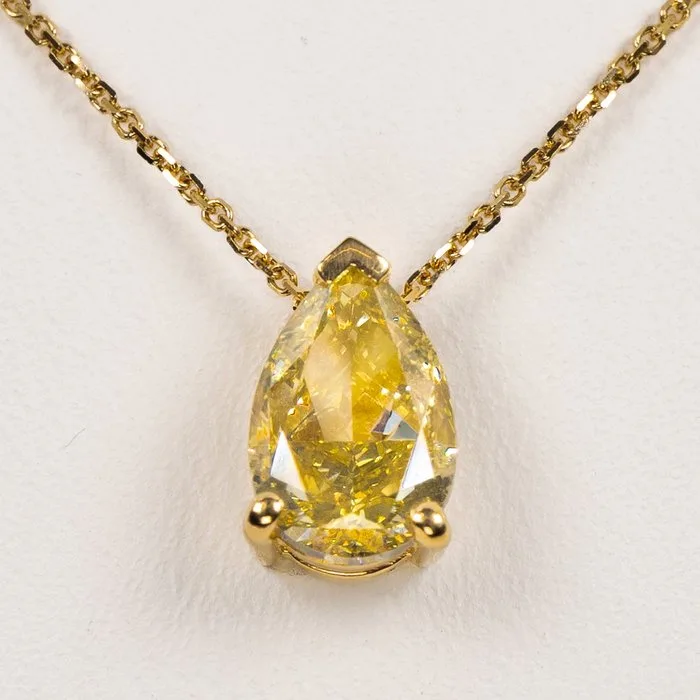 Necklace with pendant - 18 kt. Yellow gold - 1.74ct. tw. Diamond (Natural coloured) - IGI