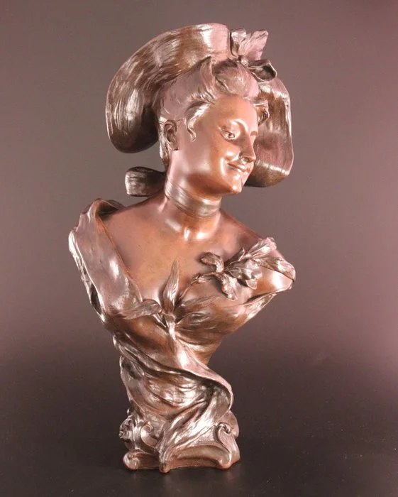Grote antieke Art Nouveau buste - Henri Louis Levasseur (1853-1934) - Sculpture, Lachende dame met hoed - 47 cm - Bronze