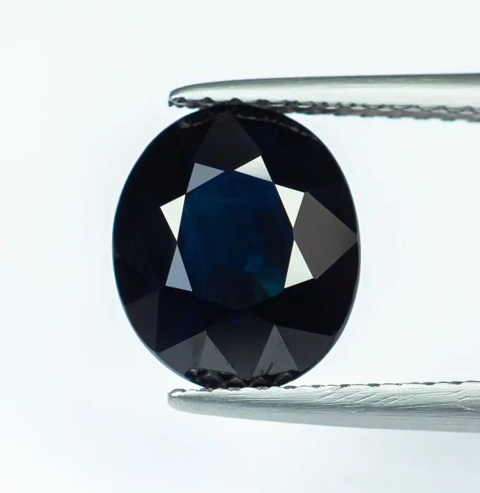 Sapphire - 3.53 ct - International Gemological Institute (IGI) - Dark Blue (No Heat)