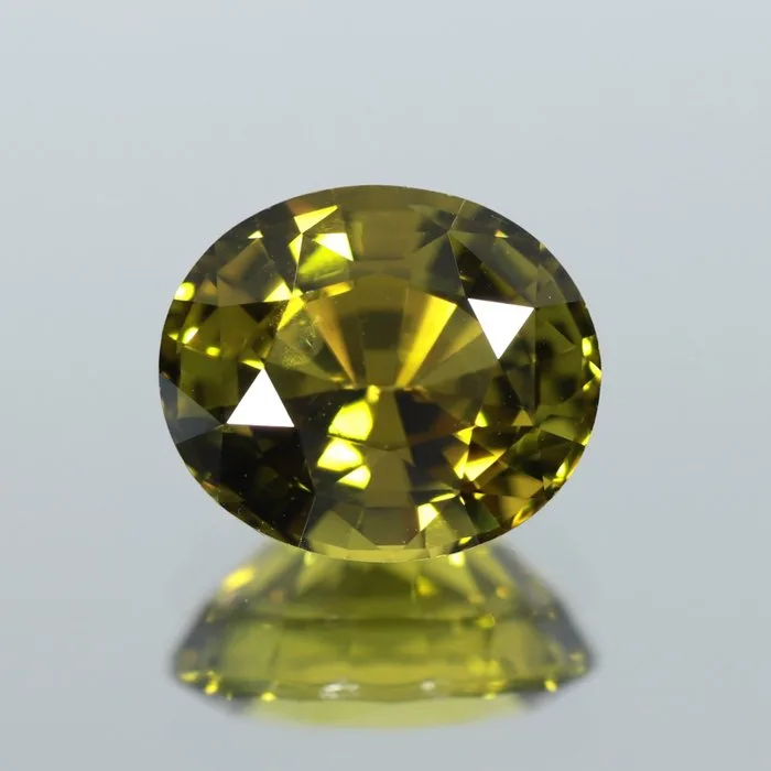 1 pcs Green, Yellow Chrysoberyl - 5.15 ct - Asian Institute of Gemological Sciences (AIGS)