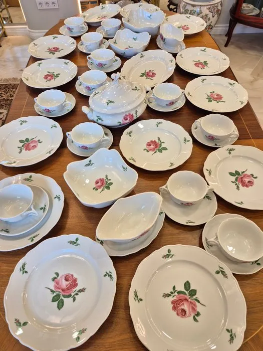 Hutschenreuther - Dinner set for 12 (44) - Porcelain - Pink Rose Decoration