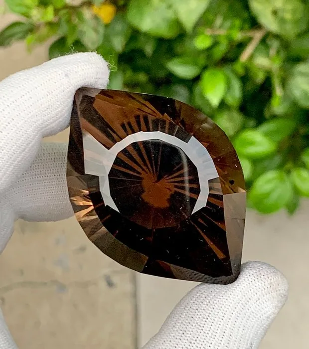 Grey Quartz - 491.57 ct - International Colored Gemstone Association (ICA GemLab) - Eye Cut Big Quartz
