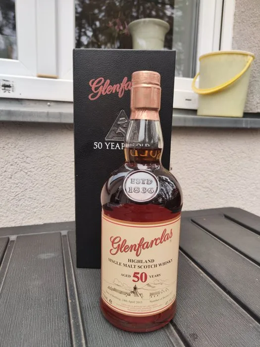 Glenfarclas 50 years old Family Collector Series III - b. 2015 - 700ml